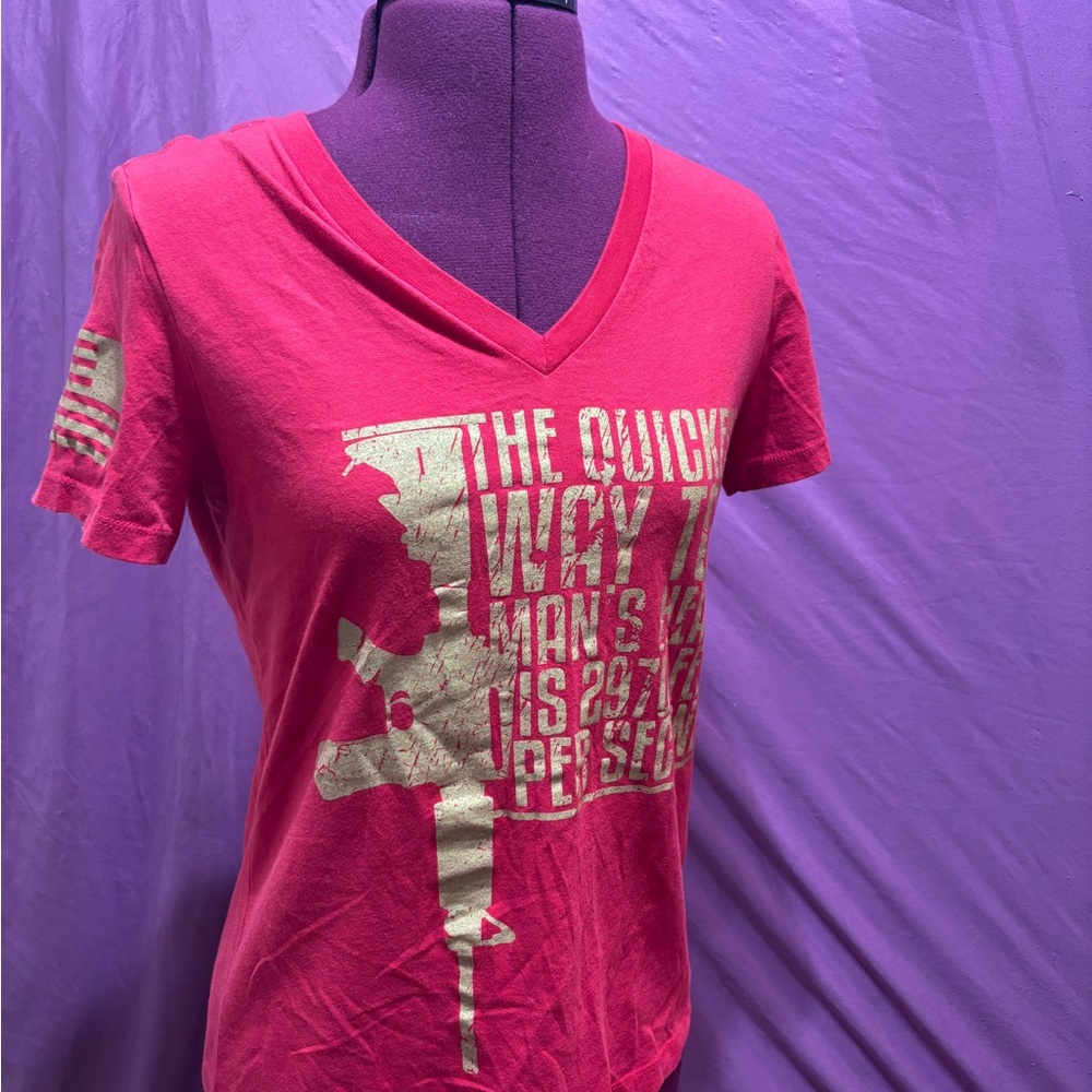 Grunt Style Red Graphic V-Neck Short Sleeve Tee - Picture 4 of 7